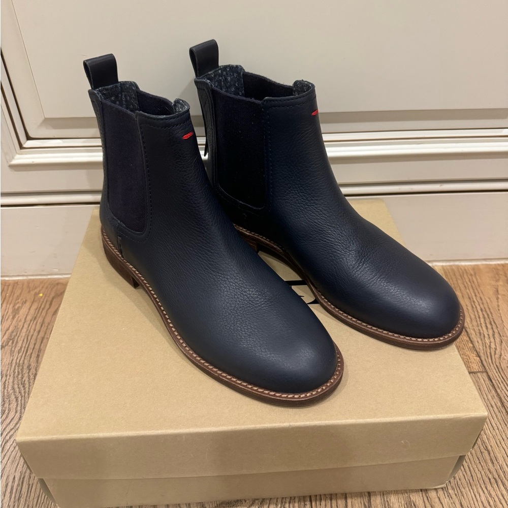 Ellen Degeneres Zabi Leather Boots in Navy, Size 8